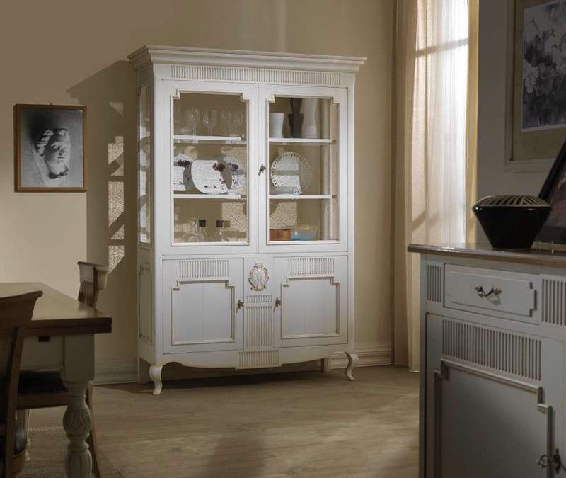 Vetrina con 2 ante in legno e 2 in vetro