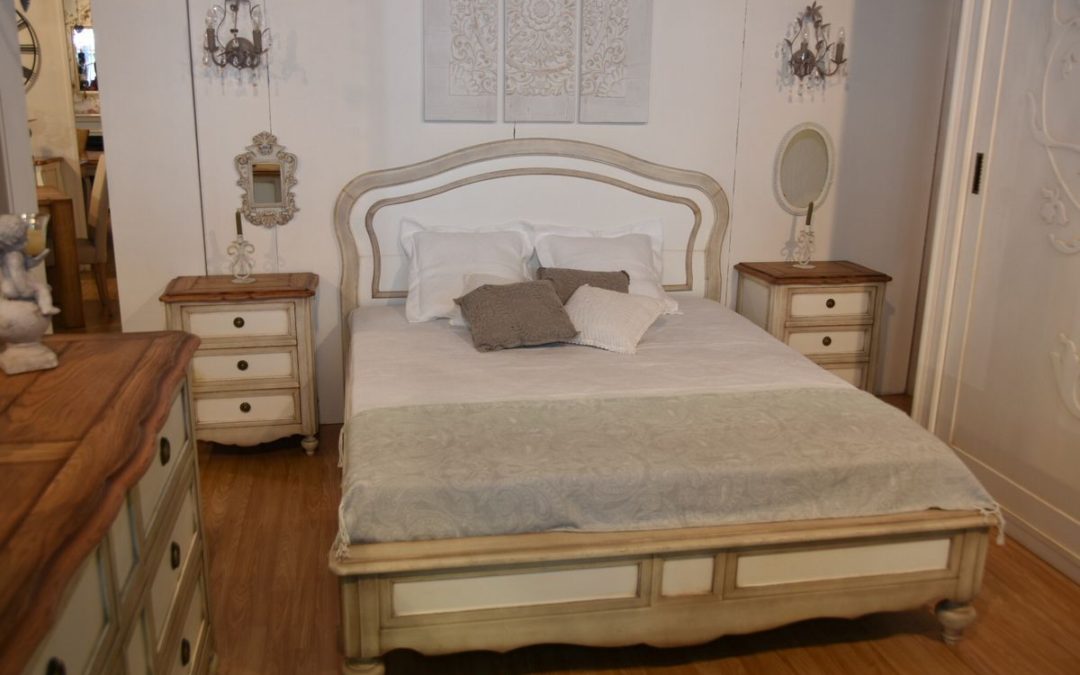 Comodino a 3 cassetti